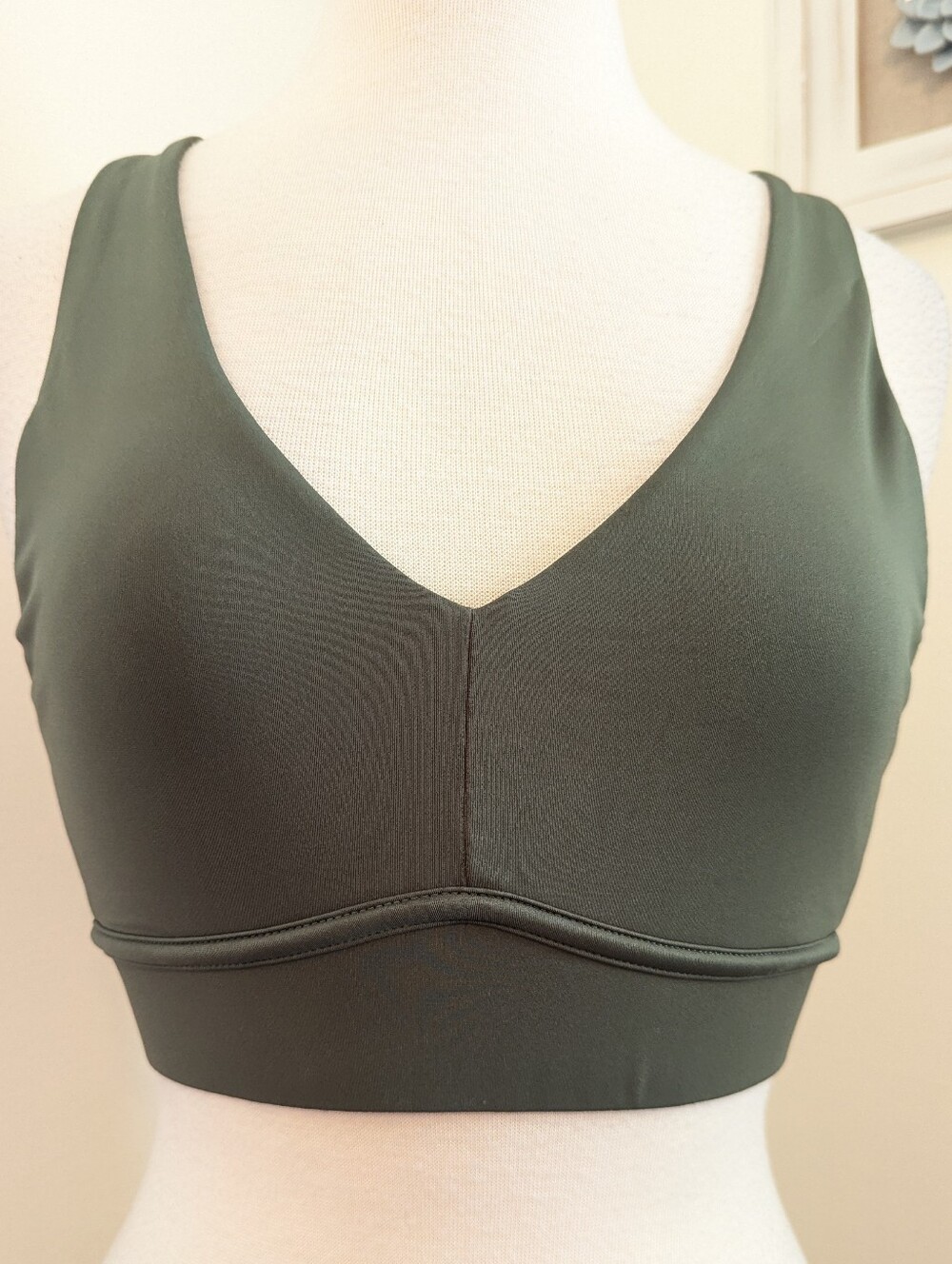 Fabletics All Day Every Day Adjustable Convertible Sports Bra Safari Green M - Picture 7 of 12